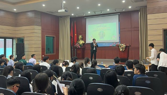 Đại diện PTE CITI đã có bài phát biểu, dành những lời khuyên cho các bạn sinh viên